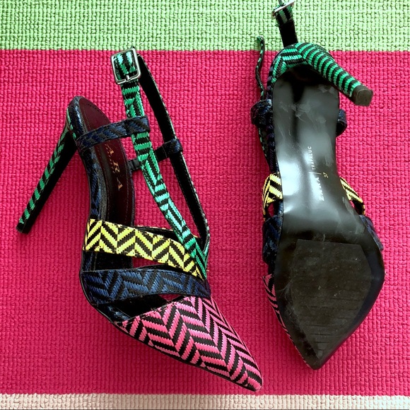 Weave Design Buckled Pumps - Picture 2 of 4